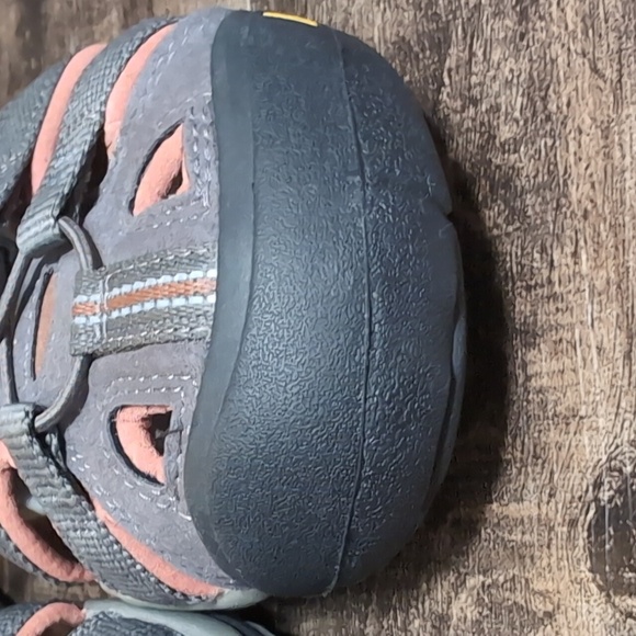 Keen Clearwater CNX Sandals • Size 9.5 • Raven / Tortoise Shell - Picture 15 of 16